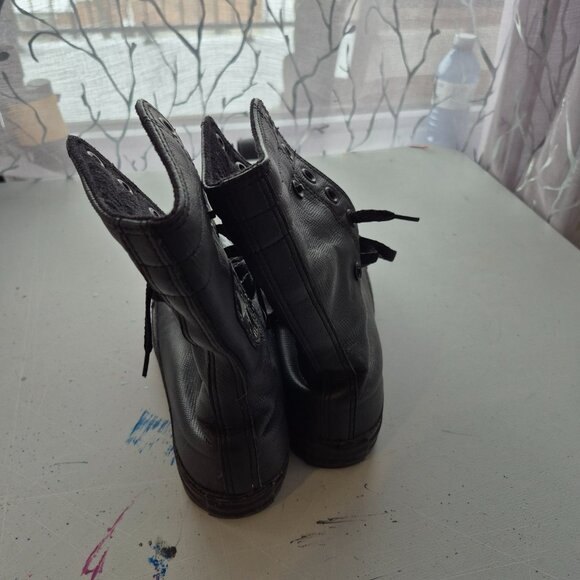 Converse High Top Black Leather Sneaker Size 7 Women - Picture 3 of 7